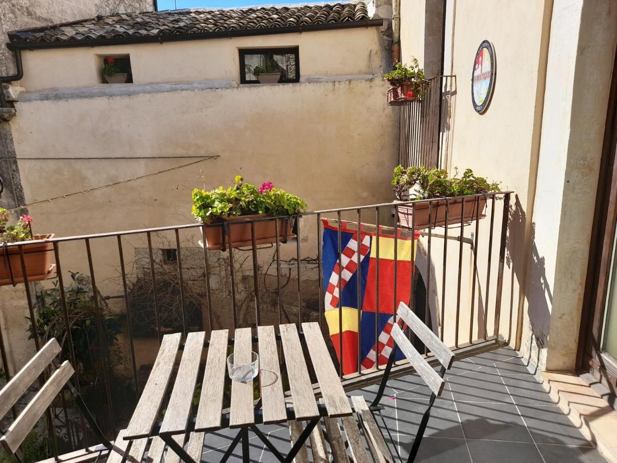 Case-Grotte Degli Avi, Esperienza Abitativa In Grotta Módica Exterior foto