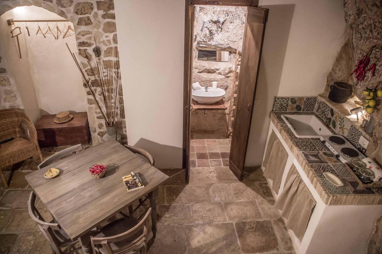 Case-Grotte Degli Avi, Esperienza Abitativa In Grotta Módica Exterior foto