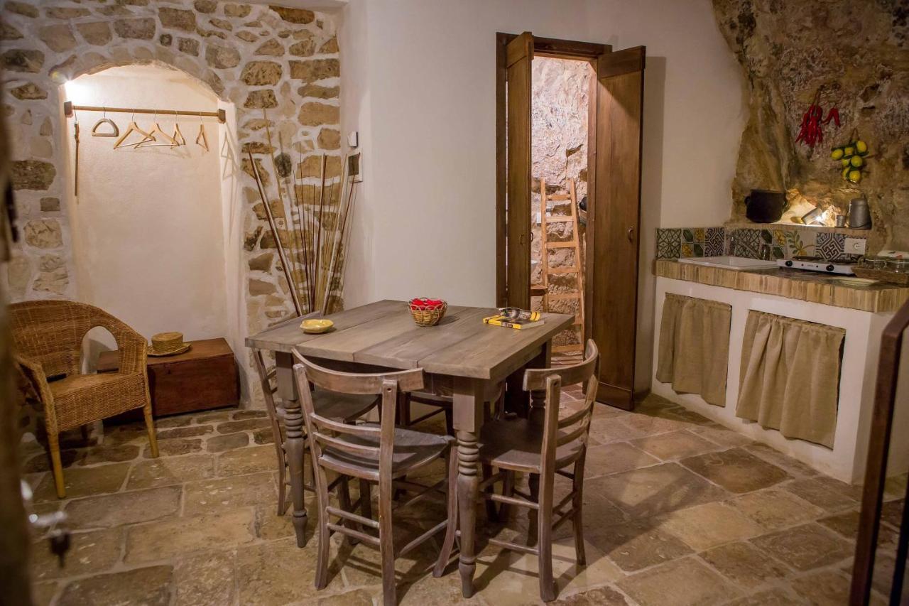 Case-Grotte Degli Avi, Esperienza Abitativa In Grotta Módica Exterior foto